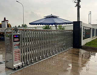 CỔNG XẾP INOX TỰ ĐỘNG ĐIỆN NHẤT PHÁT