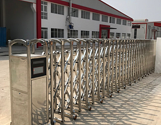 CỔNG XẾP INOX ĐIỆN TỰ ĐỘNG