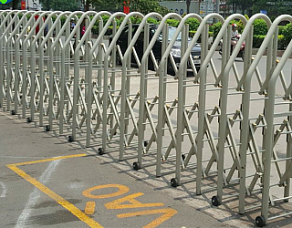 CỔNG XẾP SẮT SƠN TĨNH ĐIỆN 01