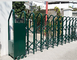 CỔNG XẾP SẮT SƠN TĨNH ĐIỆN 02